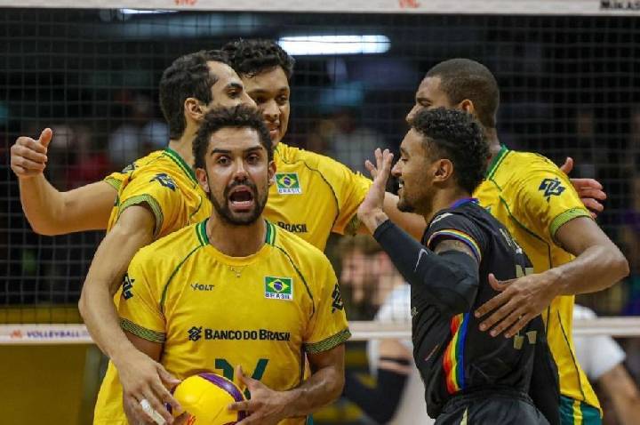 Brasil vira sobre Argentina no tie-break e segue invicto na VNL