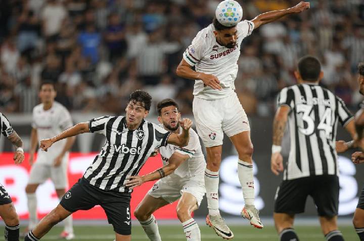 Brasileirão: Botafogo marca golaço, mas Fluminense busca empate em clássico