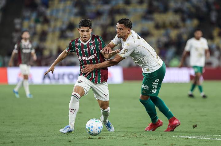 Brasileirão: Fluminense vence Chapecoense e segue na briga pela liderança