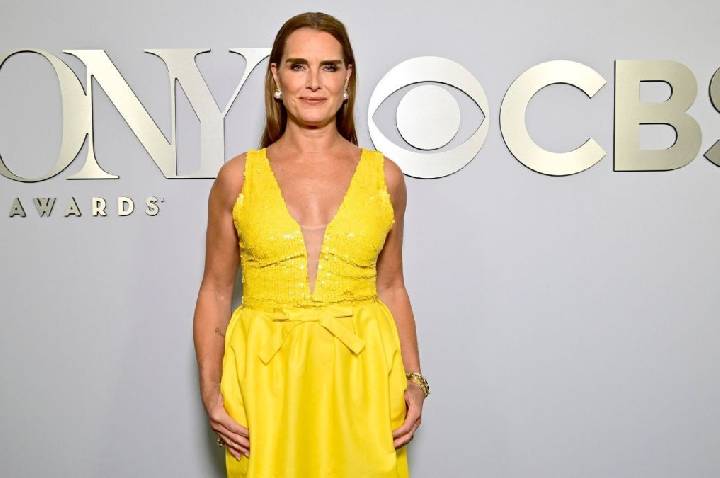 Brooke Shields revela como filhas descobriram romance com John Kennedy Jr.