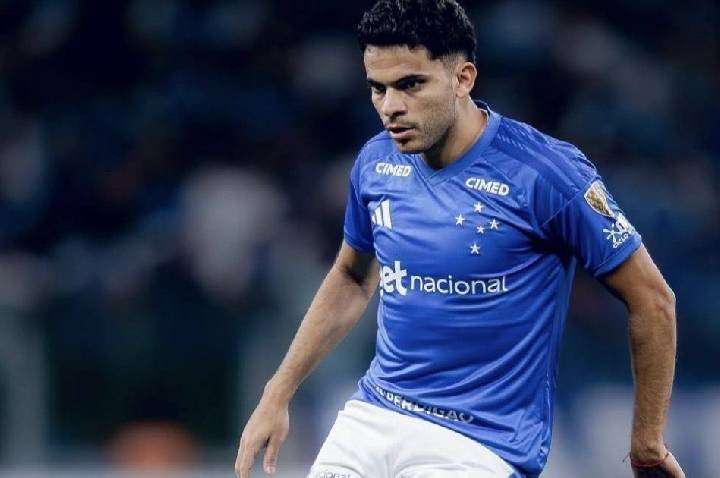 Bruno Rodrigues deixa Mineirão de ambulância após choque com Everson