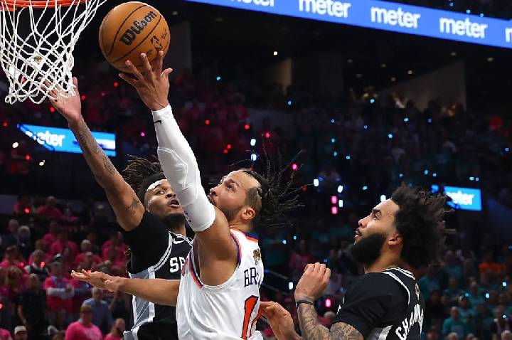 Brunson brilha, Knicks vence Spurs e abre vantagem nas finais da NBA