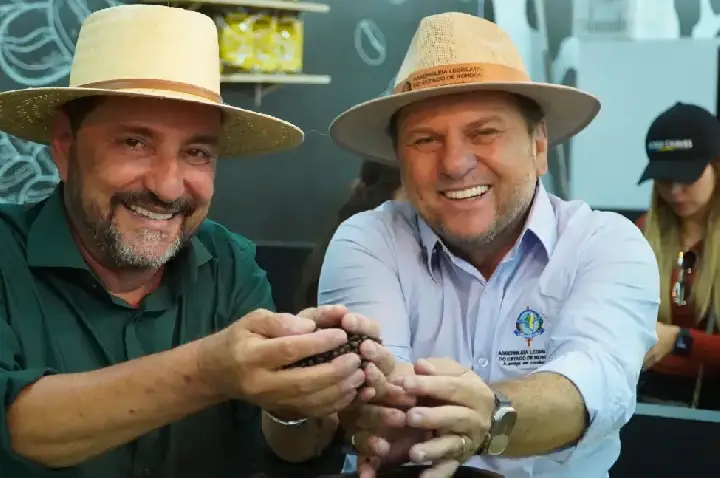 Café de Rondônia recebe defesa de investimentos de Hildon Chaves na Rondônia Rural Show