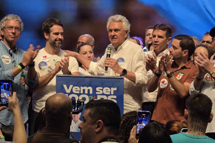 Caiado sobre Lula e Flávio: Brasil está “sequestrado pelos dois rejeitados”