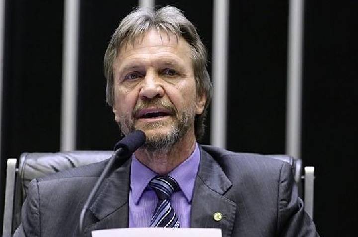 Câmara adia votações previstas para esta terça após líder do PT passar mal