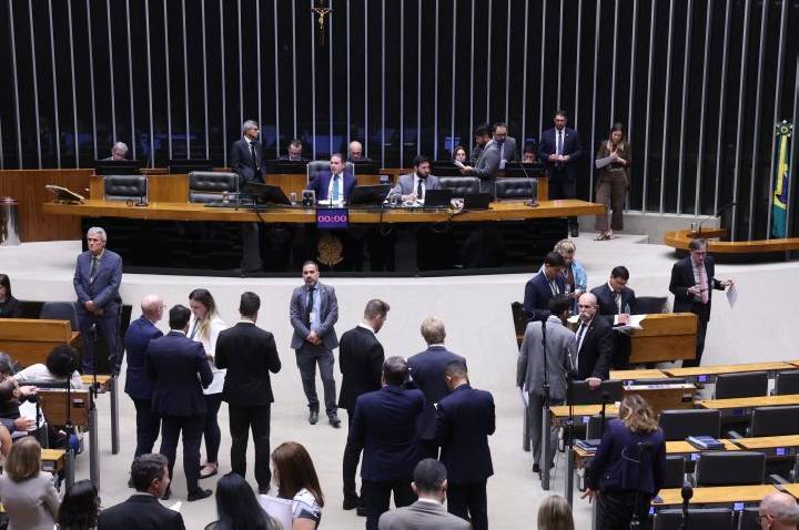Câmara pode decidir nesta quinta sobre MP que zera taxa para compras de até 50 dólares
