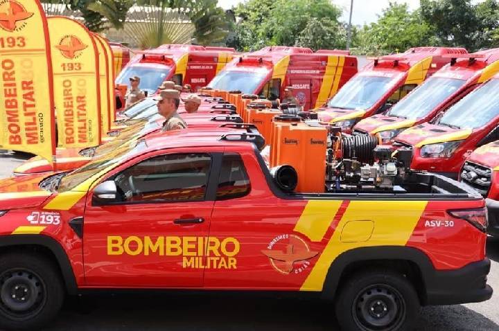 Caminhão de Amado Batista atinge três imóveis em GO; ninguém ficou ferido