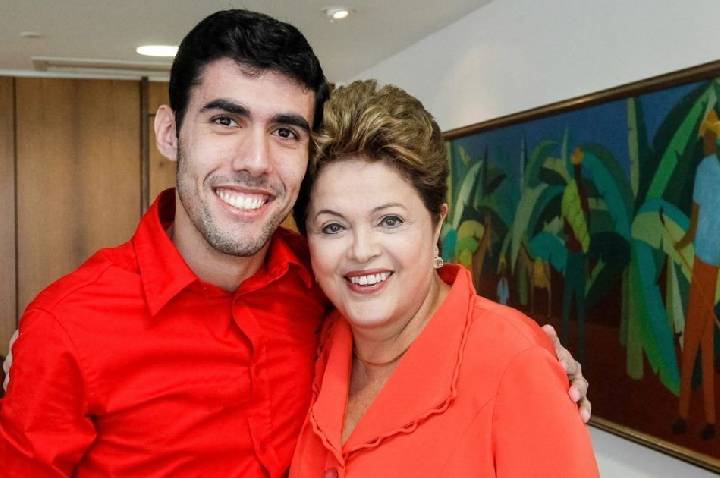 Campanha de Flávio aponta que ‘Dilma Bolada’ começou boato sobre padroeira