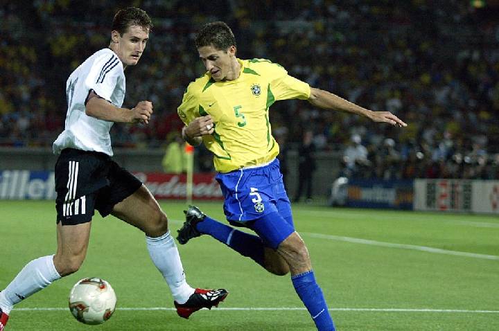 Campeão mundial pelo Brasil vê dificuldade nas laterais da Seleção