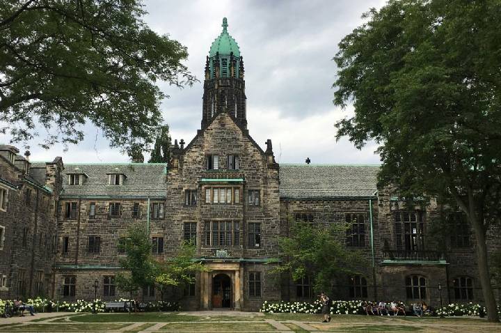 Canadá oferece bolsas de graduação a estudantes internacionais; saiba mais
