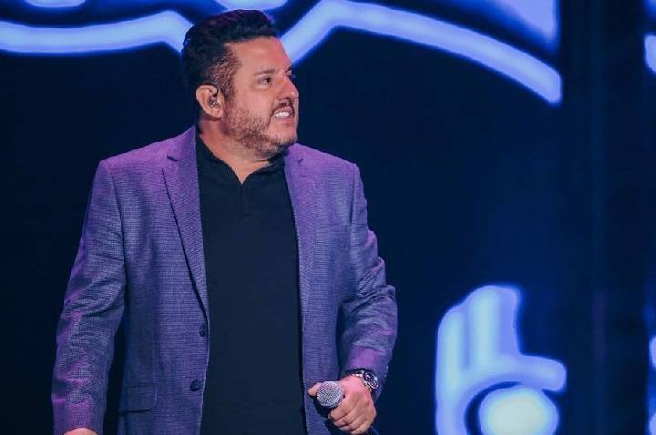 Cantor Bruno, dupla de Marrone, cancela shows e vai passar por cirurgia