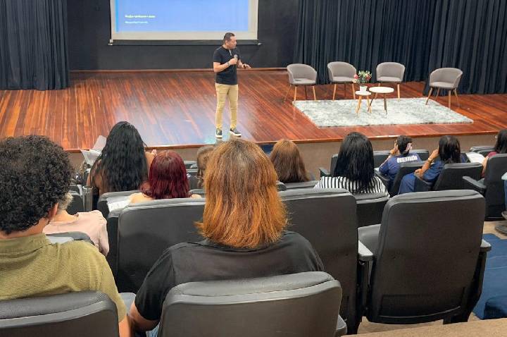 Capacitação de mais de 660 servidores para emergências nas escolas de Porto Velho