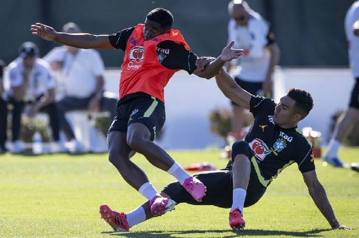 Carrinho de Casemiro em Endrick marca treino da Seleção Brasileira; veja