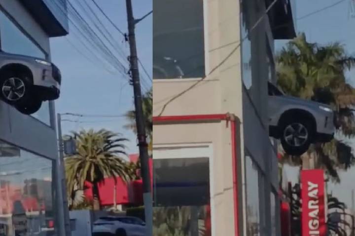 Carro fica pendurado em concessionária de Porto Alegre; veja vídeo