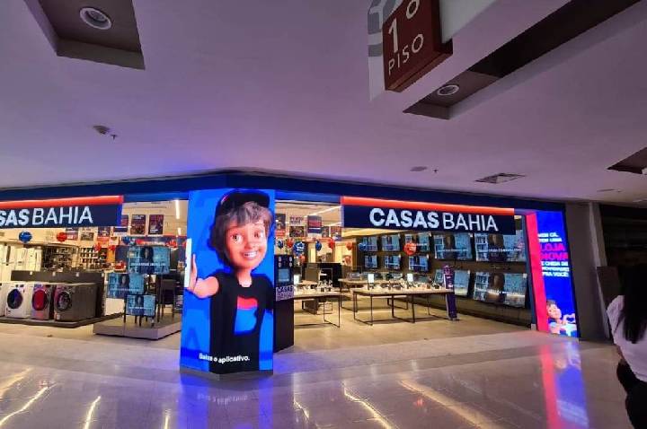 Casas Bahia pede recuperação judicial após confirmar fechamento de lojas