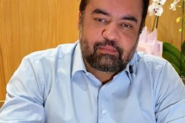 Castro se defende após ser alvo de operação da PF: “há algo muito estranho”