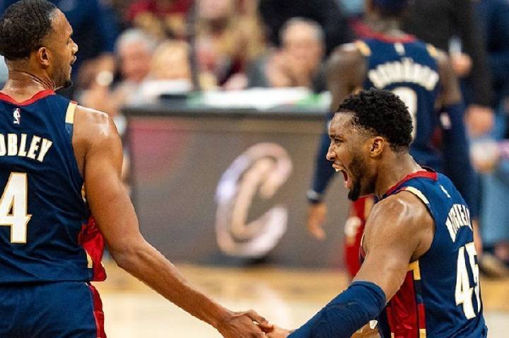 Cavaliers vencem Raptors e abrem 2 a 0 com show de Donovan Mitchell