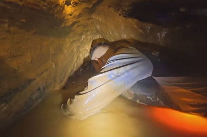 Caverna no Laos: 5 das 7 pessoas são encontradas vivas, dizem socorristas