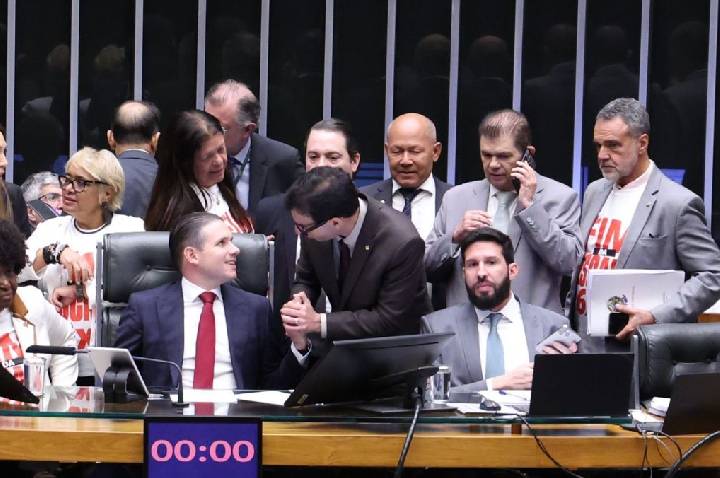 Centrão vê Hugo fortalecido após aprovação do fim da 6×1 na Câmara