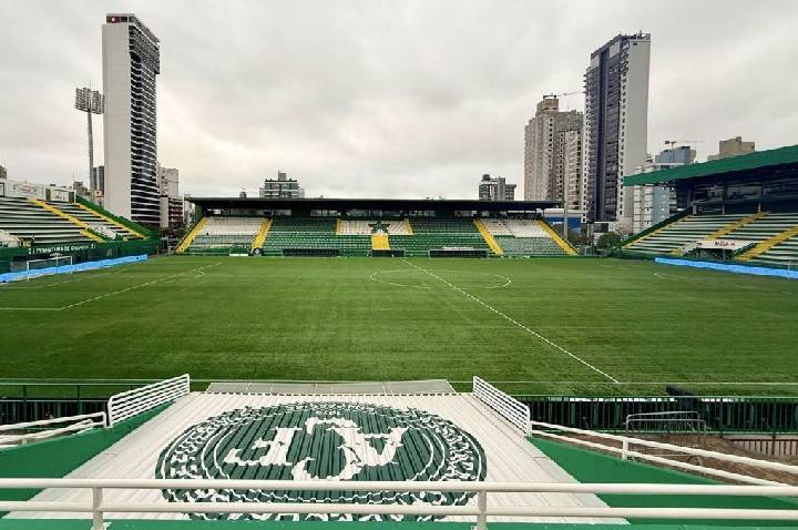 Chapecoense x Internacional: escalações e onde assistir ao Brasileirão