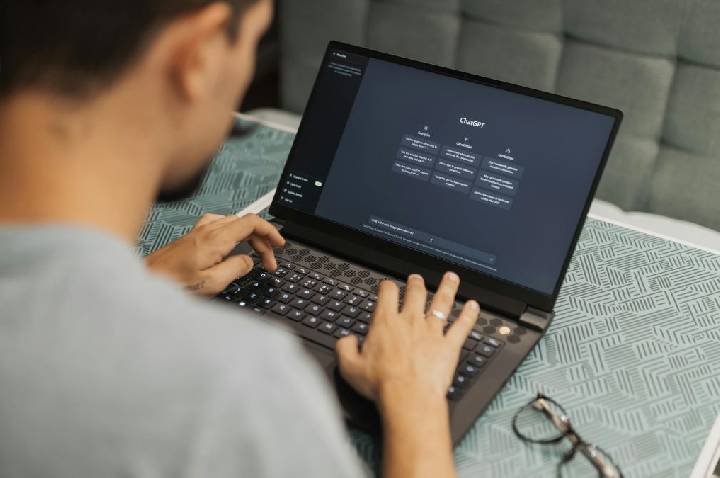 Chatbots concordam demais com você, e pesquisadores da USP explicam o risco