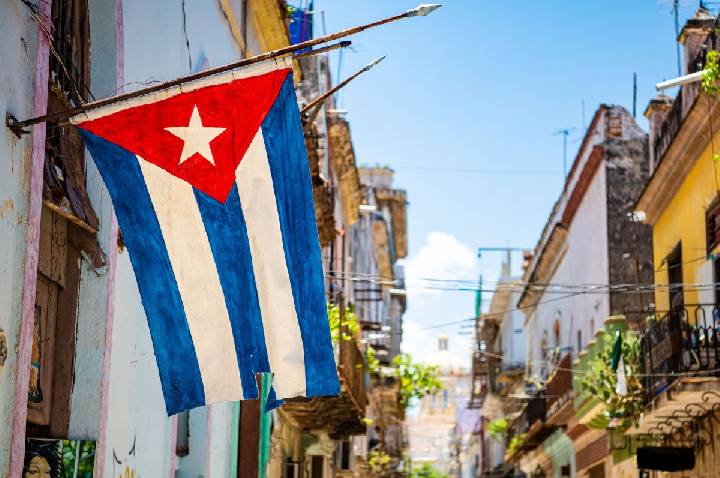 China envia novo pacote de ajuda a Cuba em meio à crescente pressão dos EUA