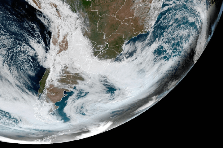 Ciclone extratropical atingirá Brasil e alerta é disparado por autoridades