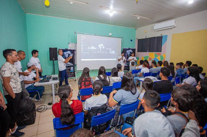 CINEAMAZÔNIA leva cinema regional e reflexões sobre a Amazônia a estudantes de Itapuã do Oeste