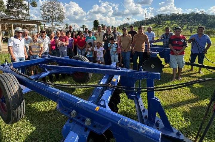 Cláudia de Jesus participa da entrega de equipamentos para ASPRUCA em Campo Novo com emenda de R$ 100 mil