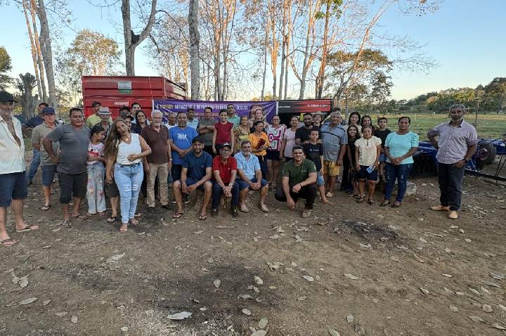 Cláudia de Jesus participa da entrega de R$ 328 mil em implementos agrícolas para a ASPRON em Jaru