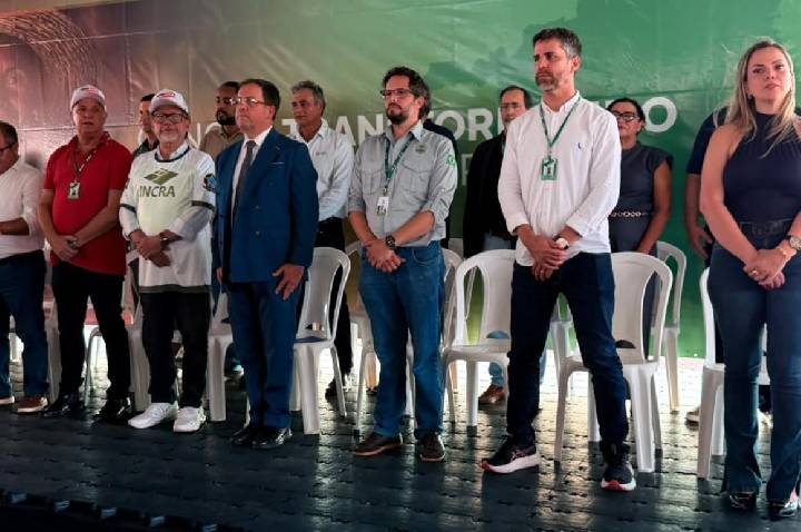 Cláudia de Jesus participa de entrega de títulos do INCRA que fortalece a reforma agrária em Rondônia