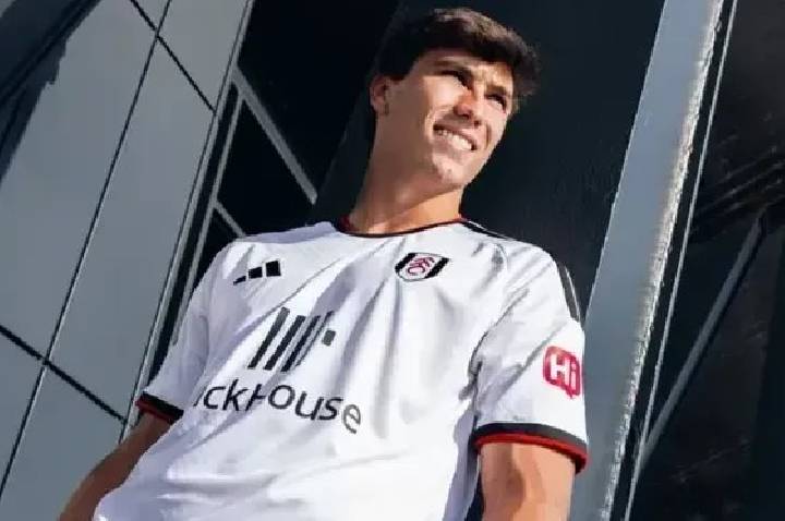 Clube da Premier League oficializa contratação de atacante ex-Real Madrid