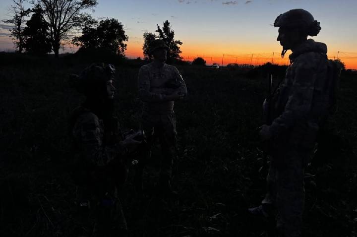 CNN mostra caçada de soldados ucranianos a drones russos na linha de frente