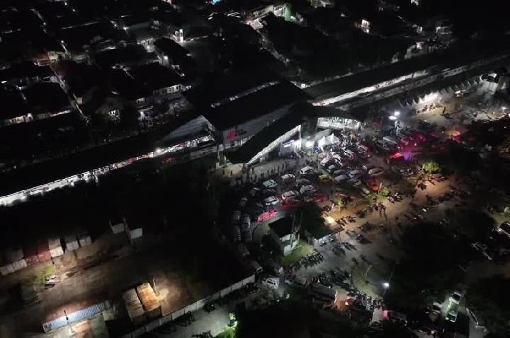 Colisão entre trens na Indonésia deixa ao menos 14 mortos e 84 feridos