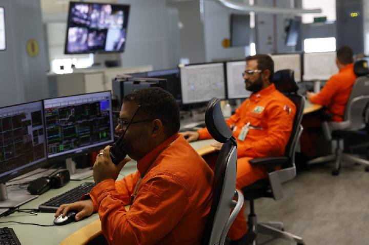 Com emprego aquecido, subutilização é a menor da história; entenda