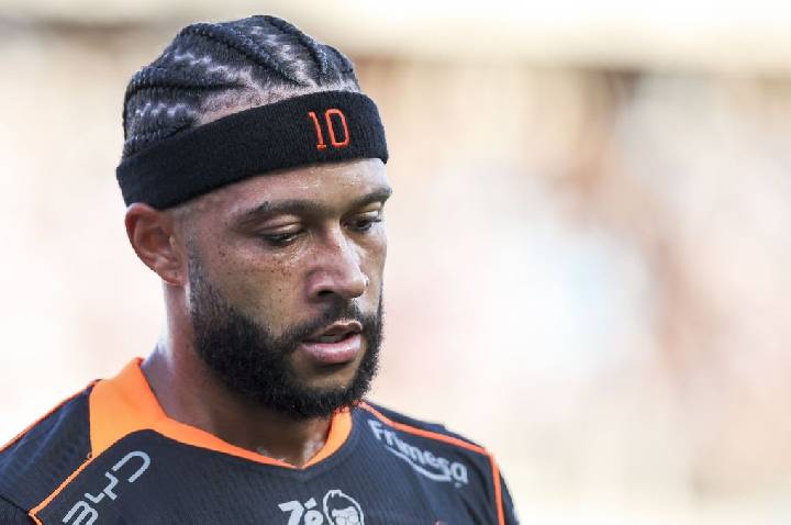 Com futuro incerto no Corinthians, Memphis registra treino e manda recado