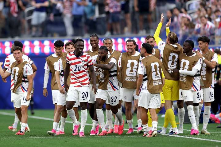 Com gols “brasileiros”, Estados Unidos goleia Paraguai em estreia na Copa