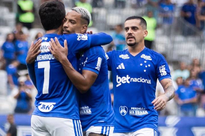 Com Matheus Pereira protagonista, Cruzeiro vence Athletico-PR no Brasileiro
