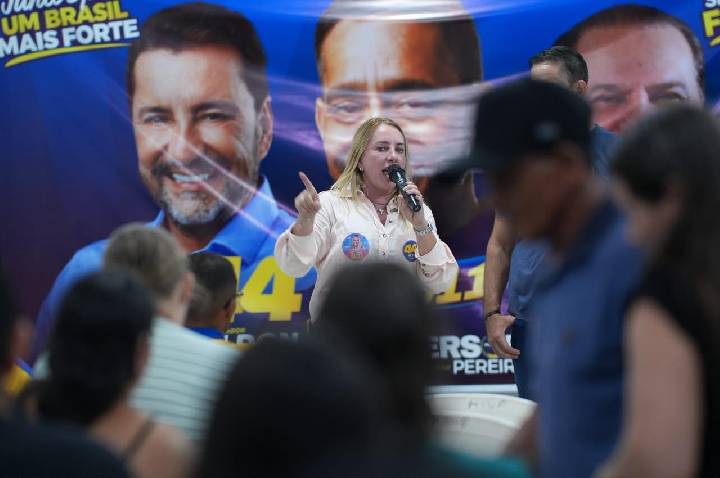 Com 'Pé na Estrada', Ieda Chaves percorre Pimenta Bueno e Espigão D`Oeste e tem contato direto com eleitores