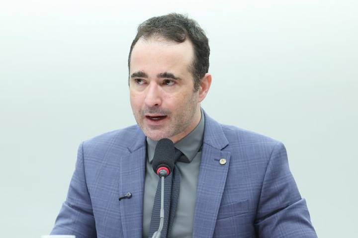 Comissão aprova auxílio de R$ 600 para mães atípicas