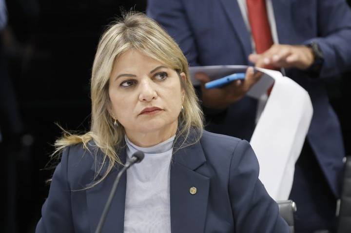 Comissão aprova projeto que cria programa de capacitação sobre direitos da mulher
