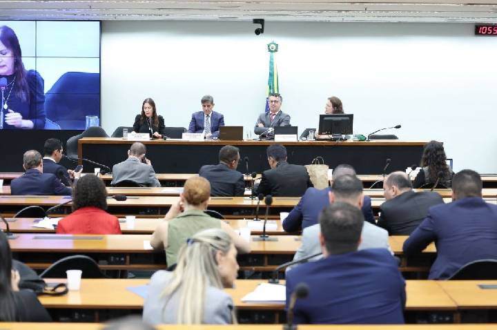 Comissão da 6×1 tem seminários em 2 estados enquanto espera por relatório