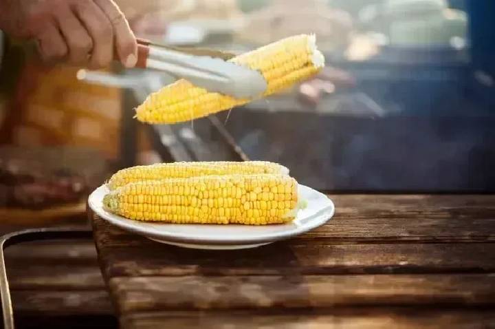 Como cozinhar milho fresco em apenas um minuto para ter sabor intenso