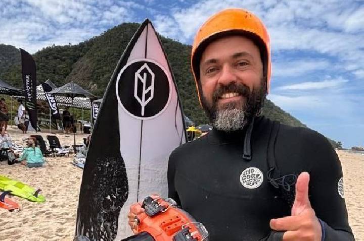 Concurso fotográfico de surfe atrai grande público na Praia de Grumari