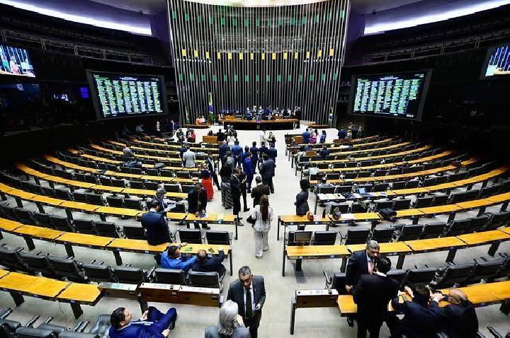 Congresso reage aos decretos de Lula sem resolver nó das Big Techs