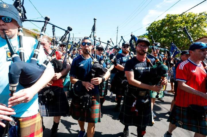 Conheça a Tartan Army, fanática torcida da Escócia que viralizou na Copa