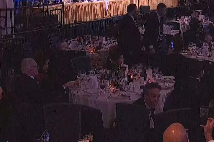 Convidado continuou a comer durante ataque a tiros em jantar de Trump