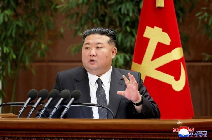Coreia do Norte revisa regras do partido e amplia poder de Kim Jong Un