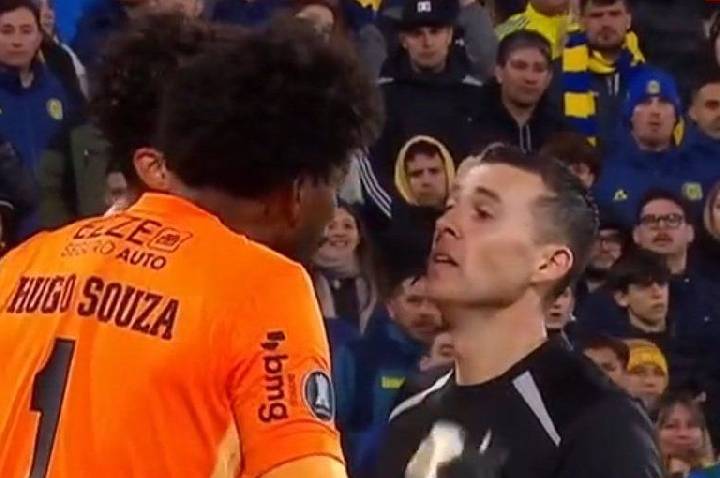 Corinthians repudia atos de racismo contra Hugo Souza na Argentina