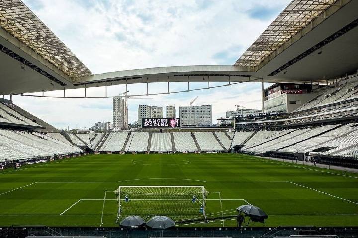 Corinthians x Vasco: escalações e onde assistir ao jogo do Brasileirão